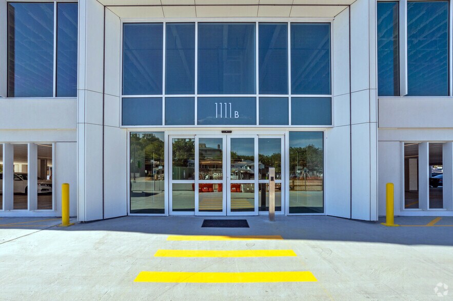 1111 W 6th St, Austin, TX for lease - Building Photo - Image 3 of 4