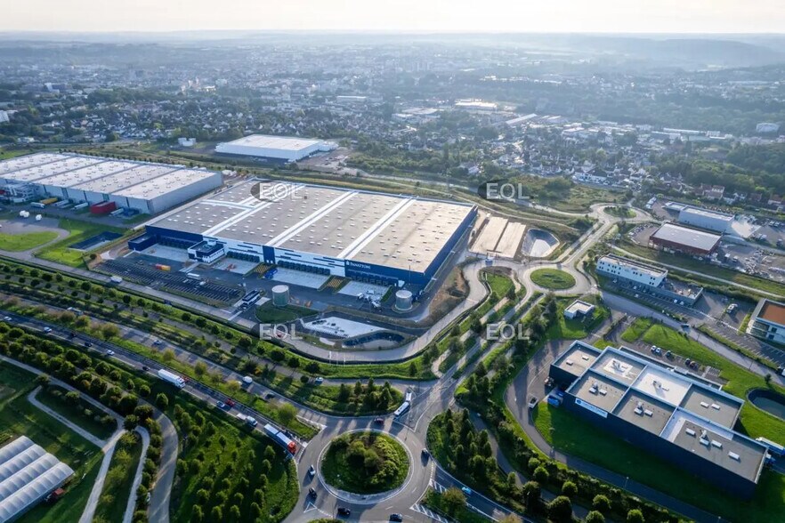 Industrial in Meaux for lease - Aerial - Image 2 of 7