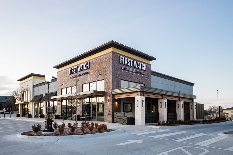 E 81st St, Tulsa, OK for lease - Building Photo - Image 1 of 6