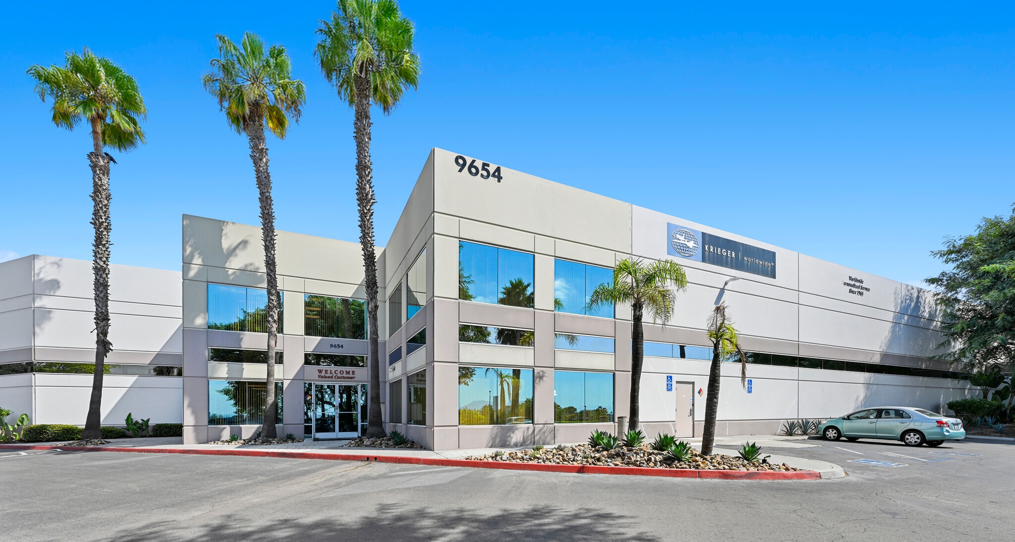 9654 Siempre Viva Rd, San Diego, CA à louer Photo du bâtiment- Image 1 de 3