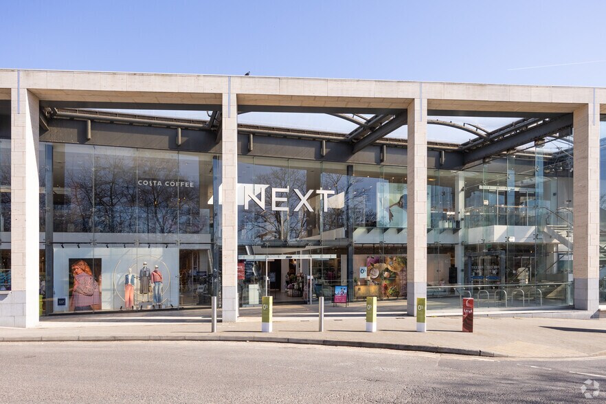 Charles Watts Way, Southampton à vendre - Photo du bâtiment - Image 2 de 2