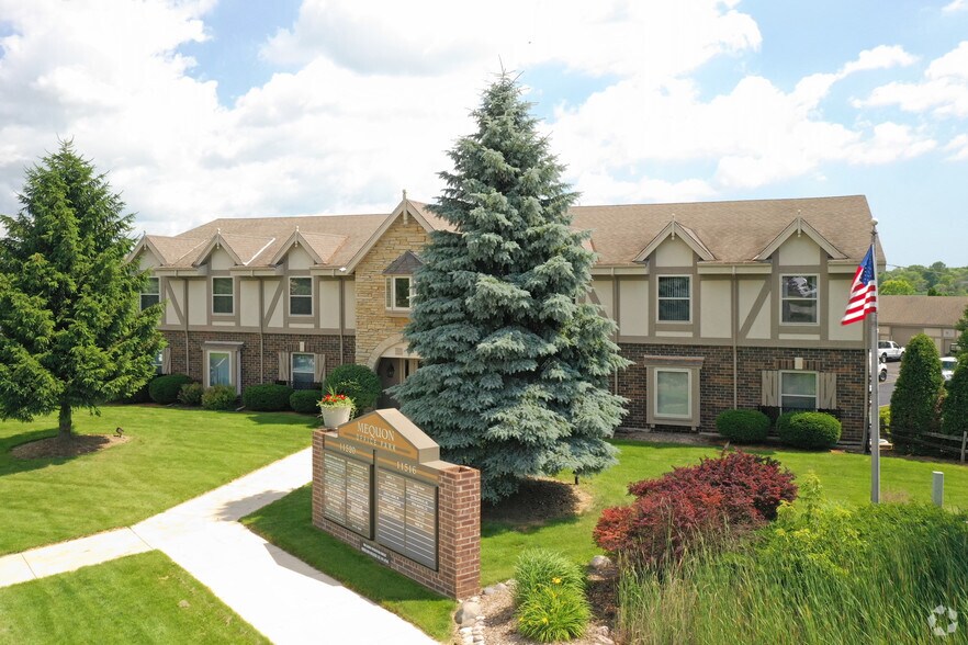 11520 N Port Washington Rd, Mequon, WI à louer - Photo du bâtiment - Image 2 de 11