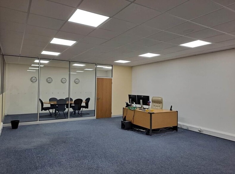 Moor Rd, Chesham for lease - Building Photo - Image 2 of 5