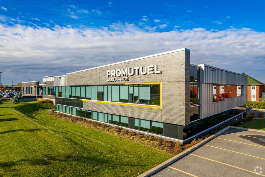 48 Taschereau, La Prairie, QC for lease - Building Photo - Image 3 of 5