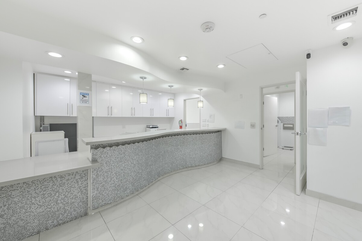 435 N Roxbury Dr, Beverly Hills, CA à louer Photo intérieure- Image 1 de 16