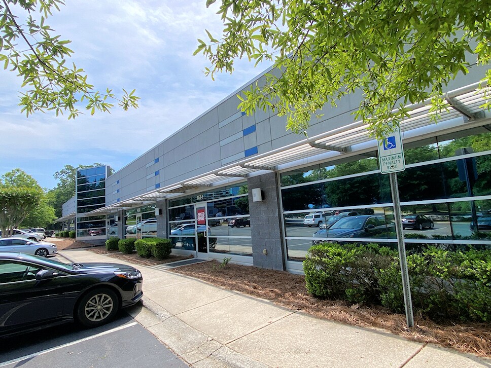 142 S Cardigan Way, Mooresville, NC à louer Photo du bâtiment- Image 1 de 26