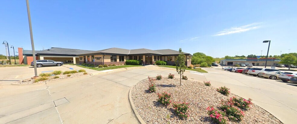 1904 N 203rd St, Elkhorn, NE for lease - Primary Photo - Image 1 of 10