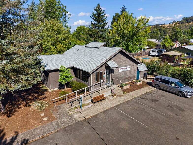 92 NW Glenhart Ave, Winston, OR à vendre - Photo du bâtiment - Image 3 de 48