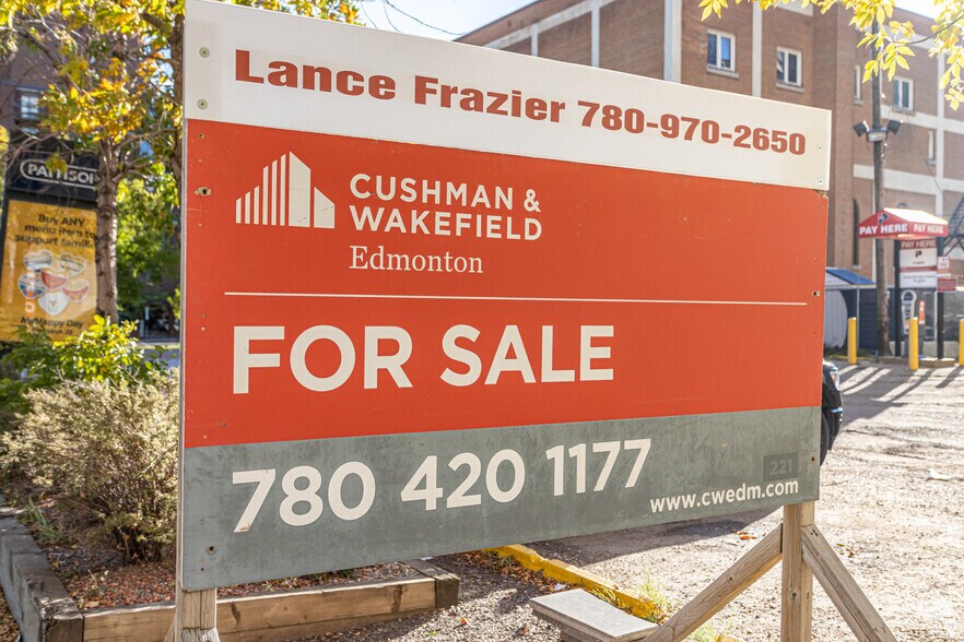 10018 103 St NW, Edmonton, AB à vendre - Photo du bâtiment - Image 2 de 2