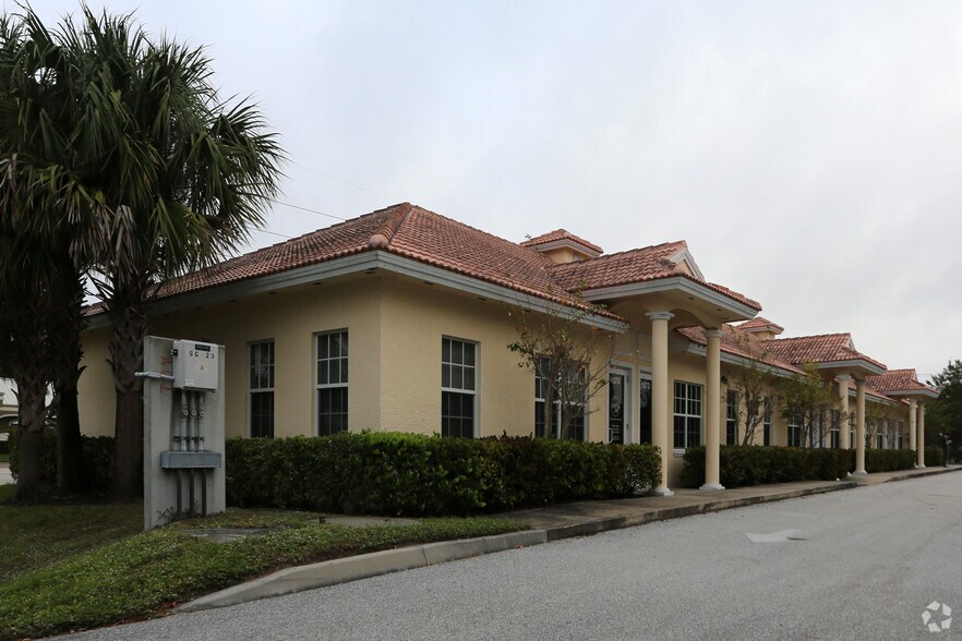 1570-1580 SE Port St Lucie Blvd, Port Saint Lucie, FL à louer - Photo du bâtiment - Image 3 de 4
