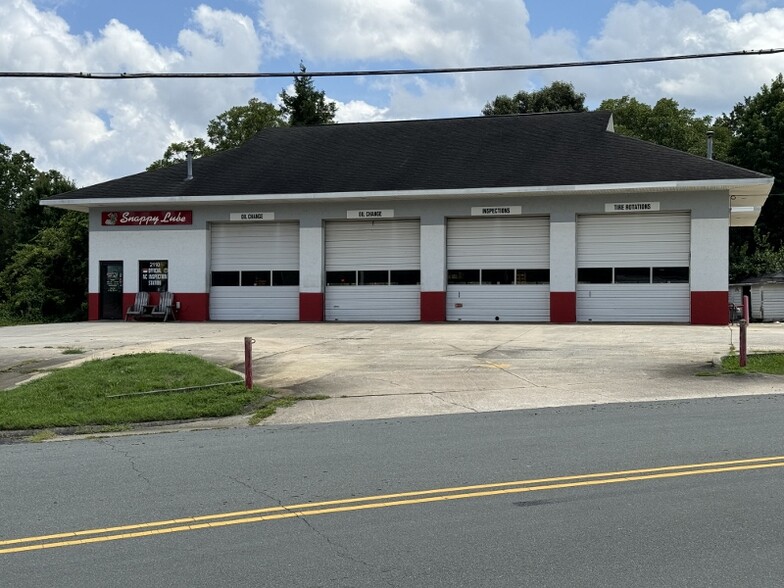 2090 & 2110 S Church St And 2120 May Dr portfolio of 2 properties for sale on LoopNet.ca - Building Photo - Image 3 of 3