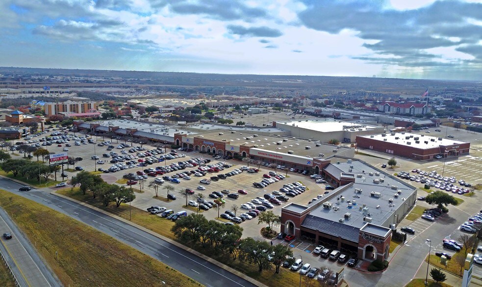 4608-4750 Bryant Irvin Rd, Fort Worth, TX à louer - Photo du bâtiment - Image 2 de 3