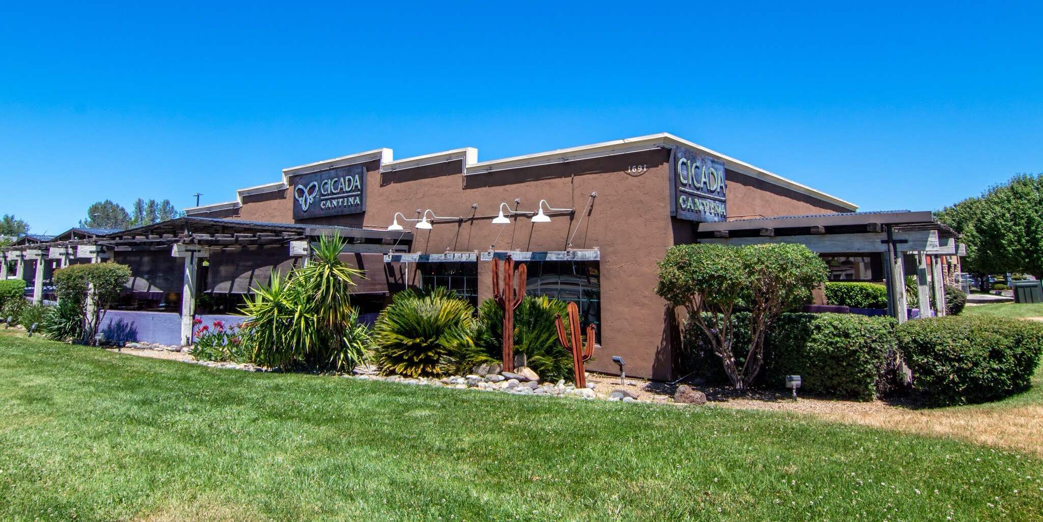 1691 Hilltop Dr, Redding, CA for lease Primary Photo- Image 1 of 4