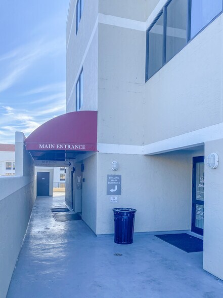 295 89th St, Daly City, CA à louer - Photo du bâtiment - Image 3 de 8
