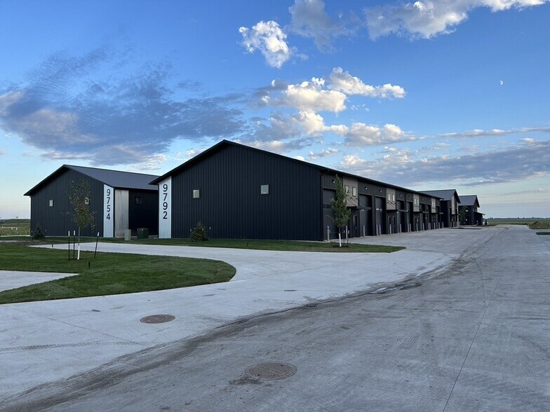 9754 S 98th Ave, Horace, ND à louer - Photo du bâtiment - Image 2 de 17