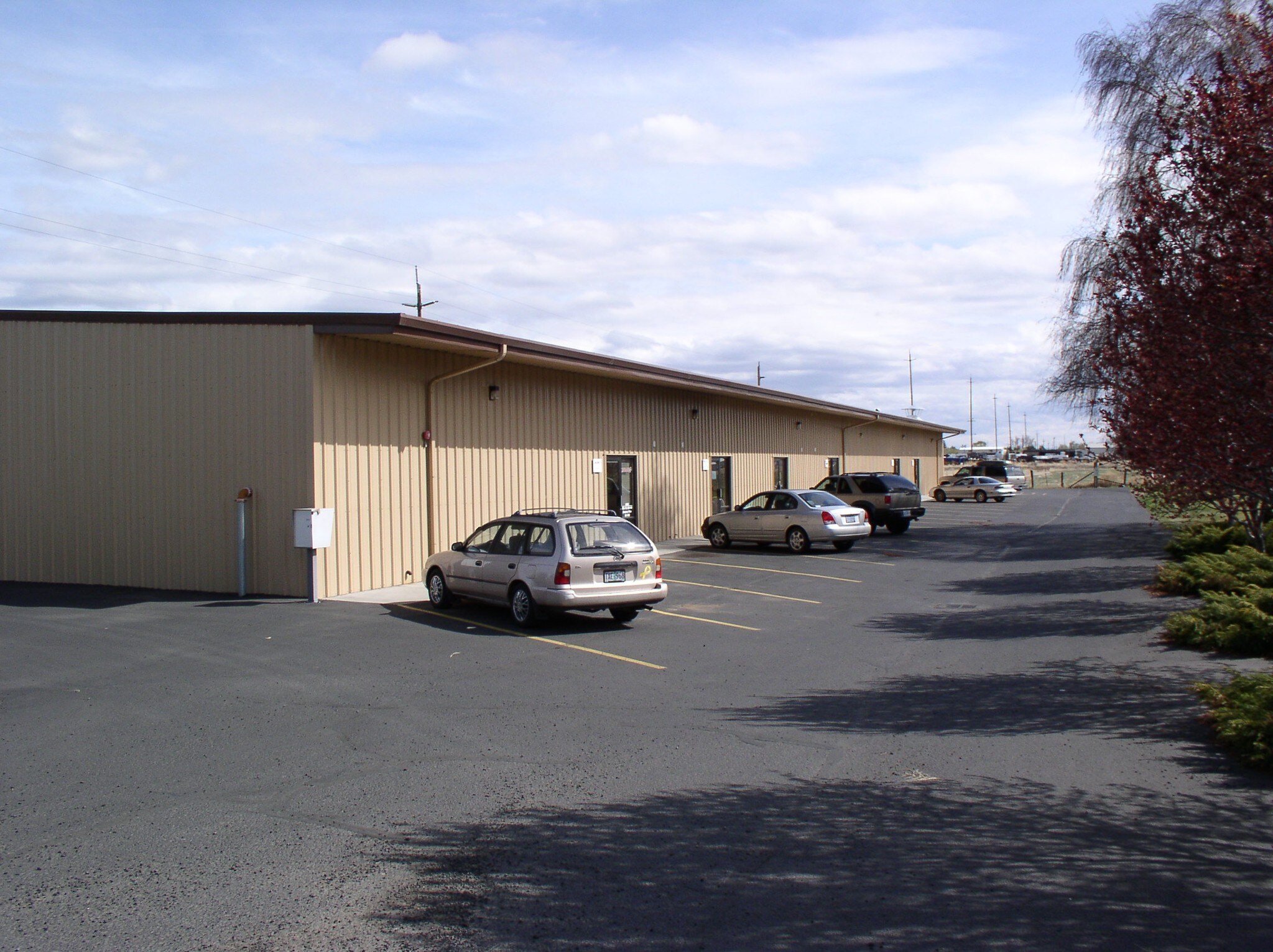 460 NE Hemlock Ave, Redmond, OR for lease Primary Photo- Image 1 of 11