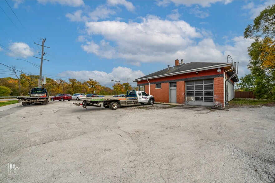 2010 S River Rd, Des Plaines, IL à louer - Photo du bâtiment - Image 2 de 6