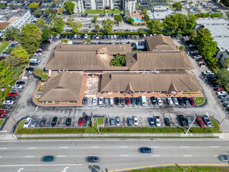 10471 N Kendall Dr, Miami, FL à louer - Photo du bâtiment - Image 3 de 55