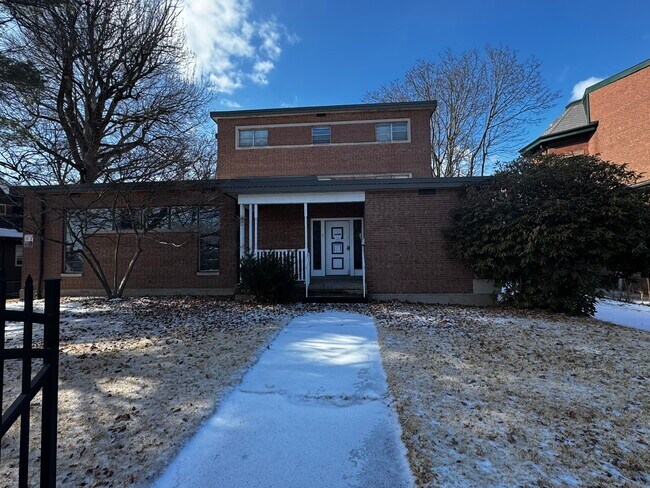 More details for 11 Charter Oak Pl, Hartford, CT - Multifamily for Sale