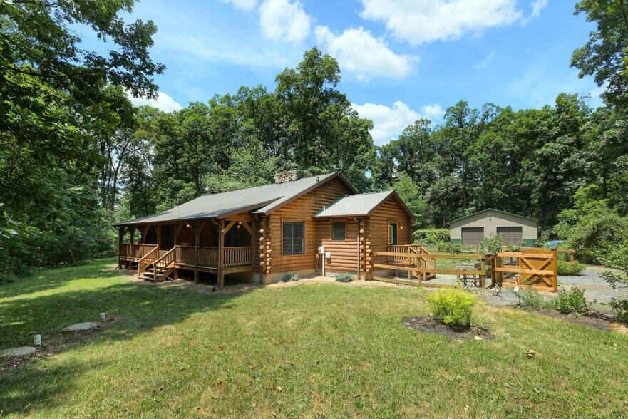 90 White Church Rd, York Springs, PA for sale - Primary Photo - Image 1 of 56