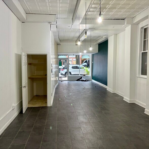 23-28 Steinway st, Queens, NY à louer - Photo principale - Image 1 de 5