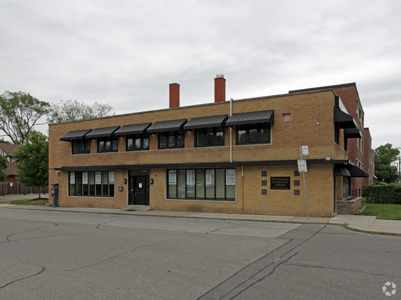 2848 Bloor St W, Toronto, ON for lease - Primary Photo - Image 1 of 2