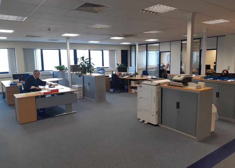 Barnfield Rd, Swindon for lease - Interior Photo - Image 3 of 3