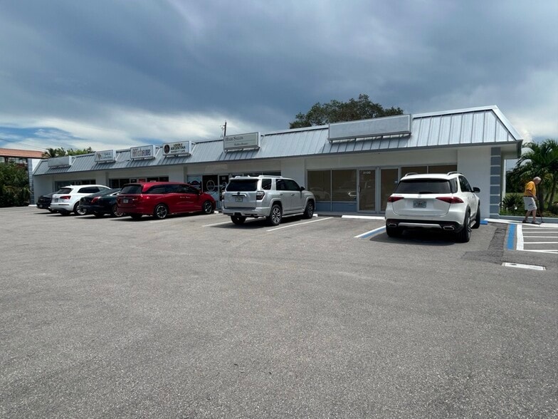 3100 Tamiami Trl N, Naples, FL for lease - Building Photo - Image 3 of 6