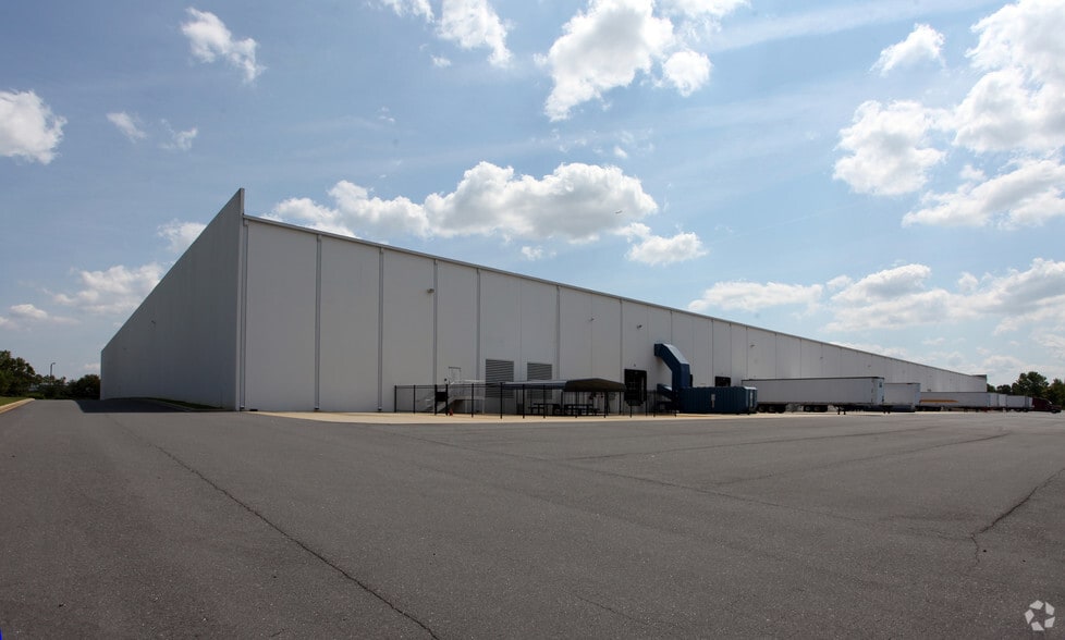 10800 Withers Cove Park Dr, Charlotte, NC for lease - Building Photo - Image 3 of 4