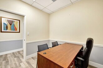 550 SE Port St Lucie Blvd, Port Saint Lucie, FL à louer Photo intérieure- Image 2 de 3