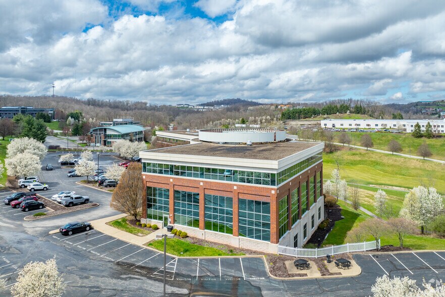 121 Champion Way, Canonsburg, PA à vendre - Photo du bâtiment - Image 2 de 7