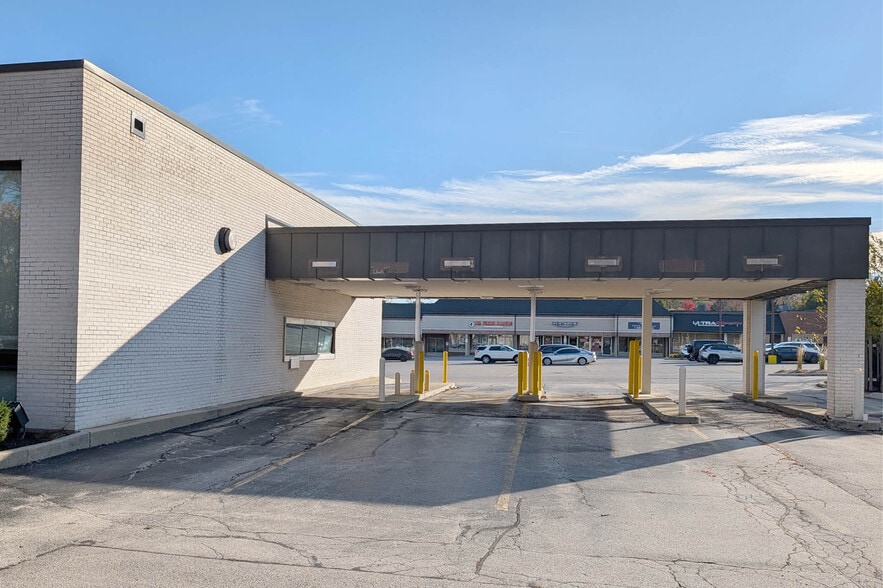 151 E Irving Park Rd, Streamwood, IL for lease - Building Photo - Image 3 of 7