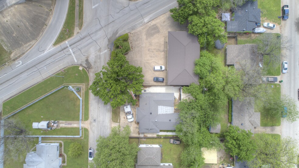 1925 Hickory Dr, Haltom City, TX à louer - Photo du bâtiment - Image 3 de 31