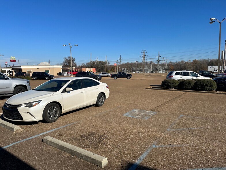 120-144 Norfleet Dr, Senatobia, MS for lease - Building Photo - Image 3 of 17