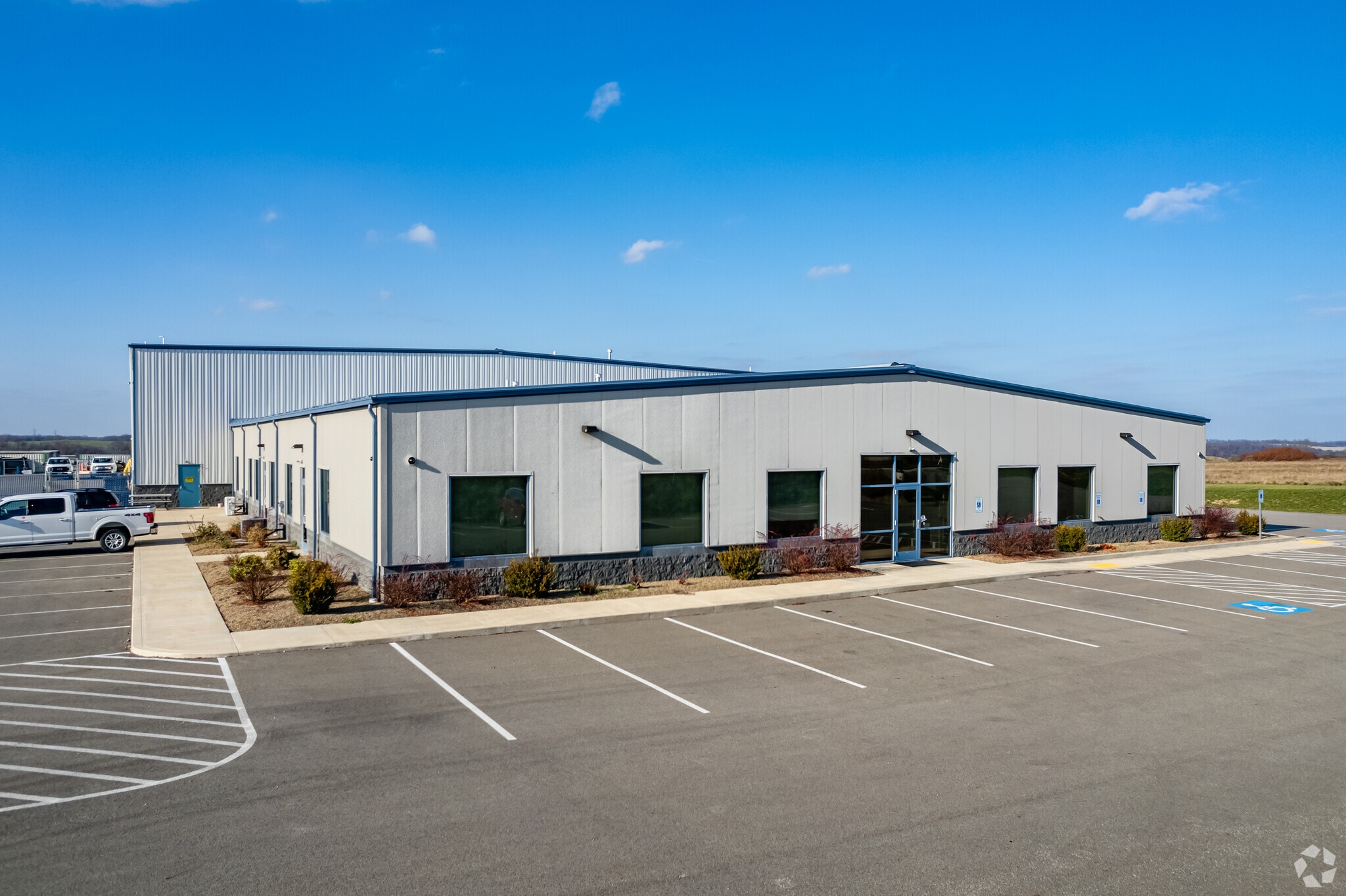 SINGLE TENANT NET LEASE IOS BUNDLE portfolio of 2 properties for sale on LoopNet.ca Primary Photo- Image 1 of 2