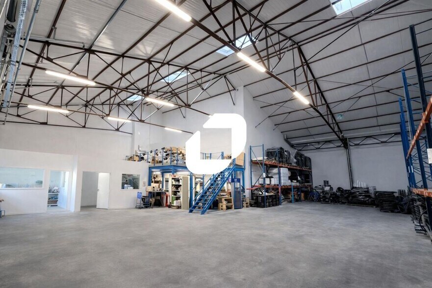 Flex in Vaulx En Velin for lease - Building Photo - Image 2 of 33