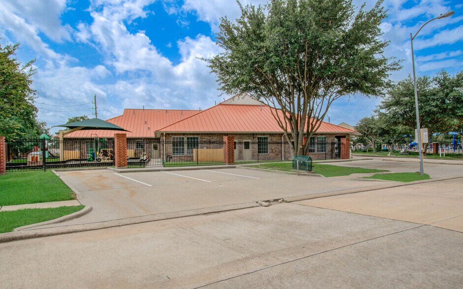 19647 River Bottom Rd, Katy, TX à vendre - Photo du bâtiment - Image 3 de 36