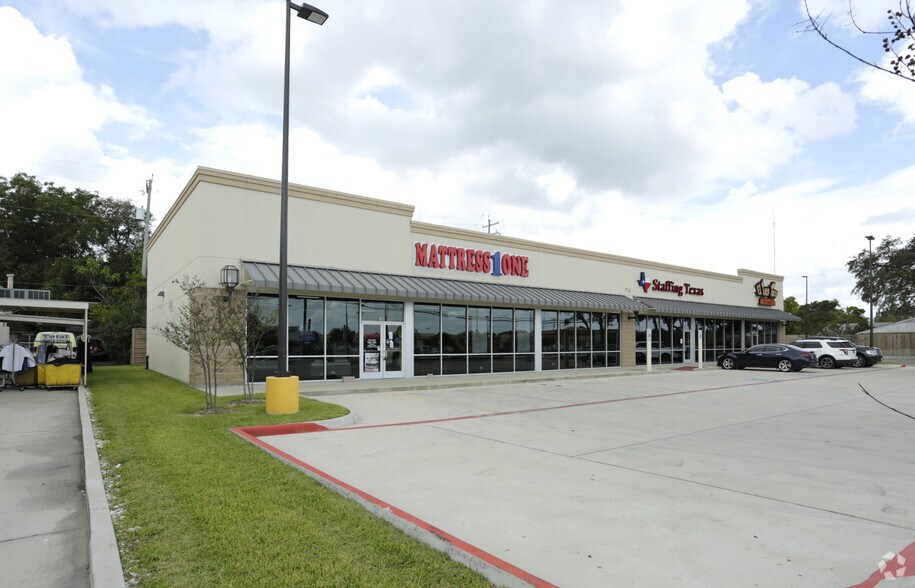 712 E Villa Maria Rd, Bryan, TX à louer - Photo du bâtiment - Image 3 de 3