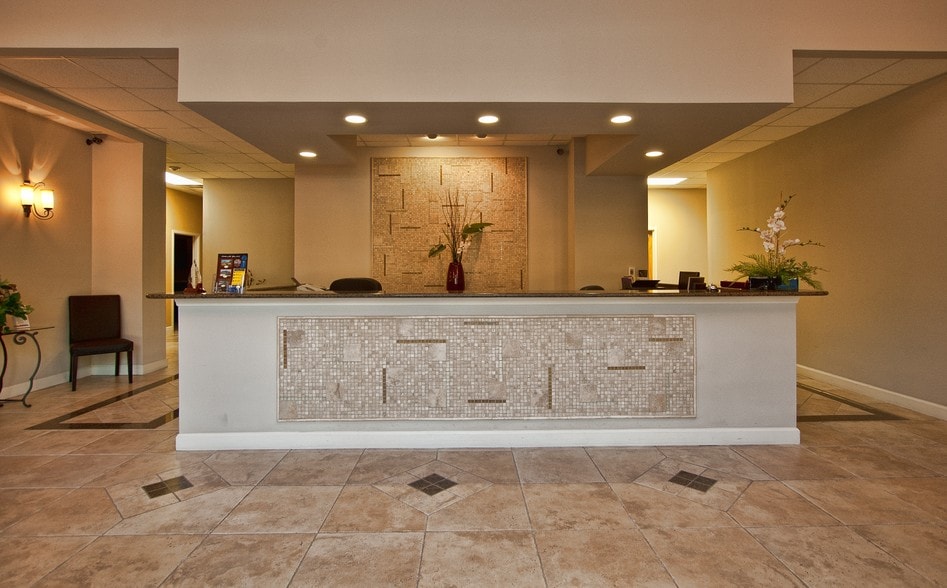 2801-2803 S Bay St, Eustis, FL for lease - Interior Photo - Image 1 of 14