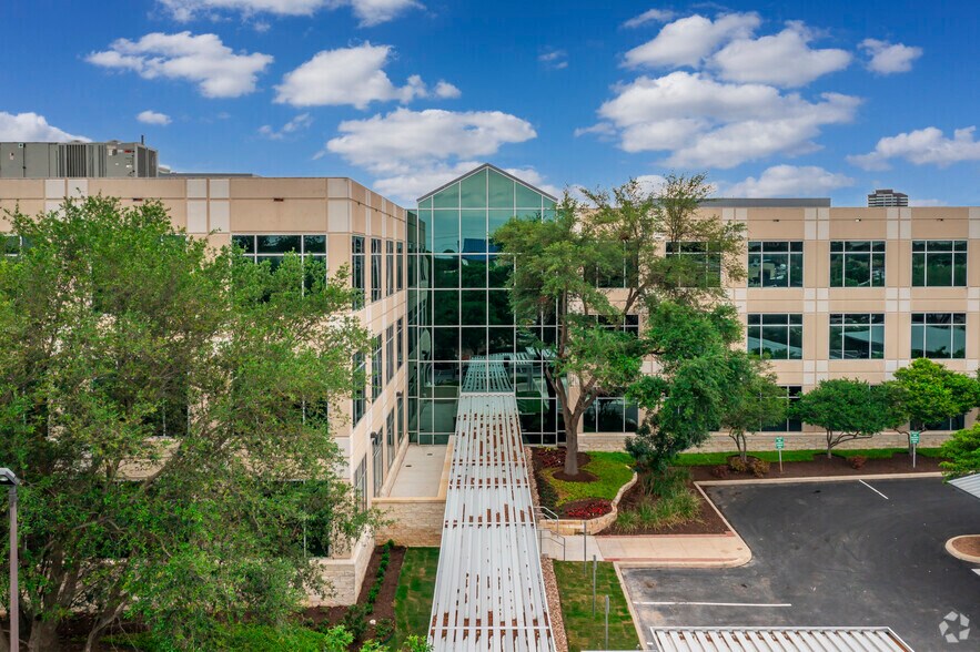 4511 Horizon Hill Blvd, San Antonio, TX à louer - Photo du bâtiment - Image 3 de 6