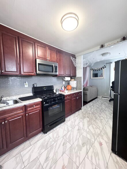17 Green Ct, Lodi, NJ à vendre - Photo du bâtiment - Image 3 de 21