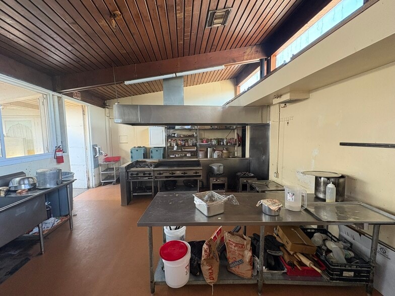 9989 Laurel Canyon Blvd, Pacoima, CA for sale - Building Photo - Image 3 of 7