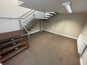 8 Private Rd, Nottingham for lease Interior Photo- Image 2 of 6