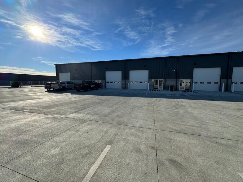 2410 Production Dr, Roca, NE à vendre - Photo du bâtiment - Image 3 de 6