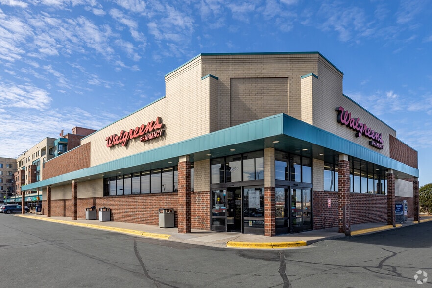 9800-9872 Lyndale Ave S, Bloomington, MN for lease - Primary Photo - Image 1 of 2