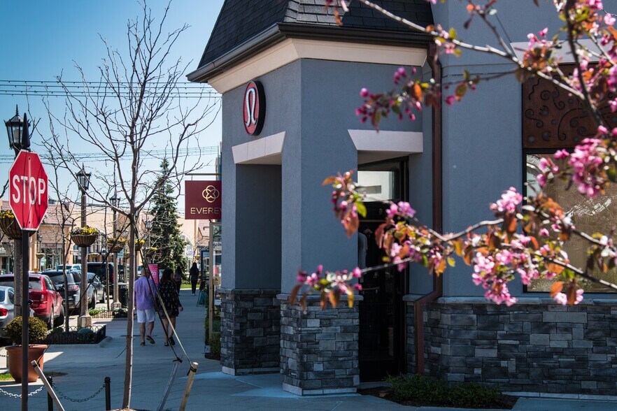 100-400 N Adams Rd, Rochester Hills, MI à louer - Photo du bâtiment - Image 2 de 11