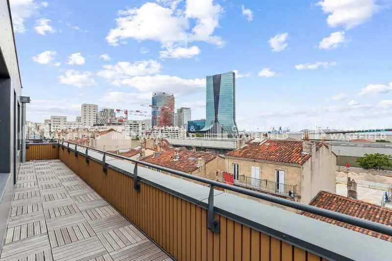 10 Place Bougainville, Marseille à louer - Photo du bâtiment - Image 2 de 4