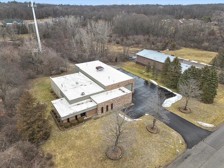 1200 Holden Ave, Milford, MI à vendre - Photo du bâtiment - Image 3 de 26