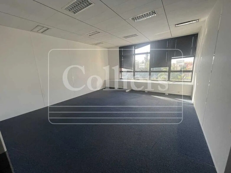 Office in Marseille for lease - Interior Photo - Image 2 of 12