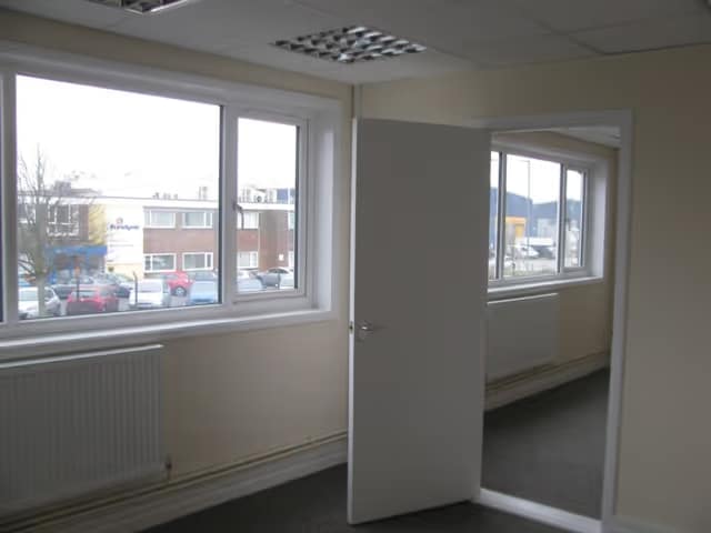 46 Brampton Rd, Eastbourne for lease - Interior Photo - Image 2 of 3